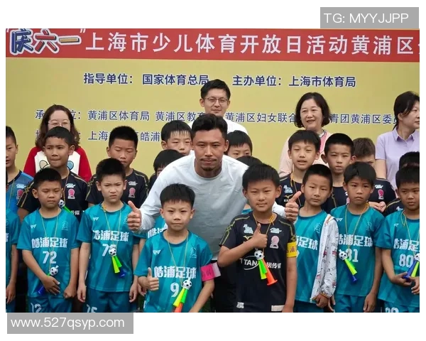 球星亲授足球技巧与战术解读助力青少年成长与足球梦想 球星亲授足球技巧与战术解读助力青少年成长与足球梦想