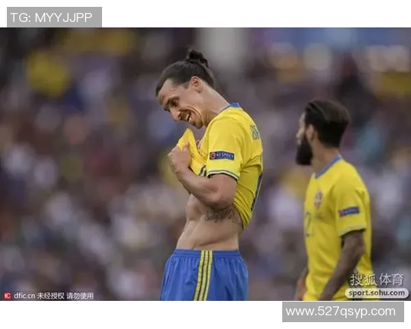 球星足球运动员腹肌训练与身体管理的完美呈现 球星足球运动员腹肌训练与身体管理的完美呈现